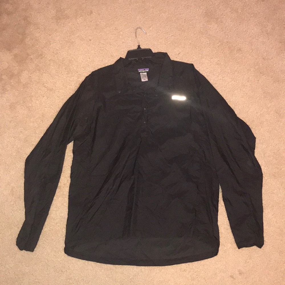 Packable Patagonia lightweight windbreaker